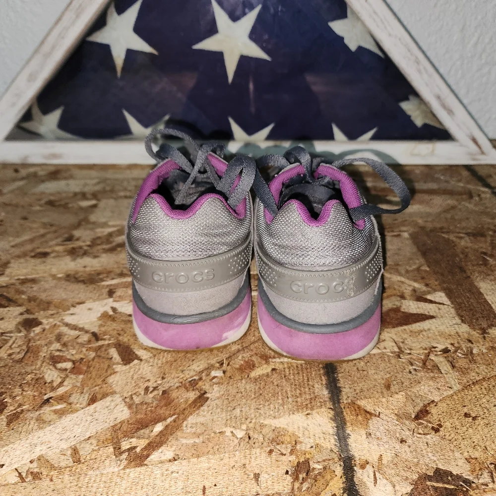 Crocs Womens Retro 14382 Lace Up Low Top Sneaker Shoes (Gray Pink) - SIZE 6.5 - Picture 2 of 7